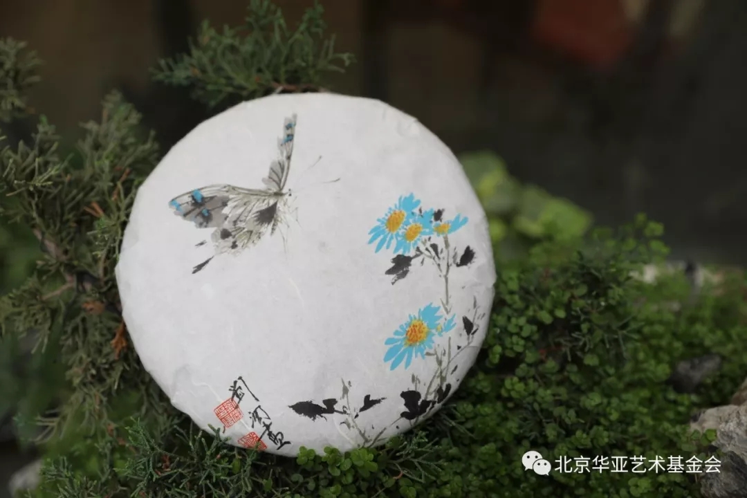 华亚展讯 | 文心芳华——刘阔博士草虫茶皮画赏析